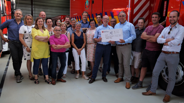 NVA - Mol schenkt 3100 € aan Help Brandwonden Kids